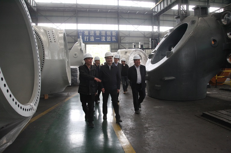 德陽市委常委、統戰部部長何明俊蒞臨仟坤集團調研復工復產情況