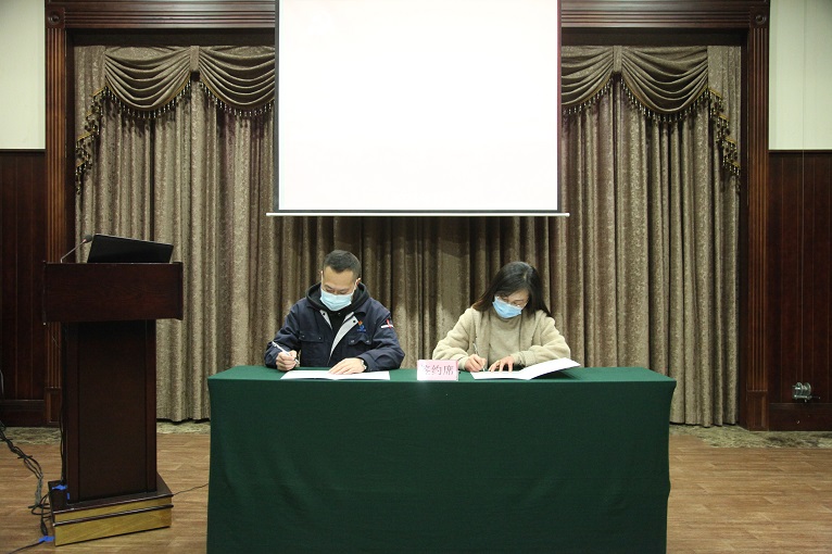 航發科技葉片分廠黨委與鑫坤機械黨支部召開黨建共建簽約儀式，發揮黨組織作用，共建促發展
